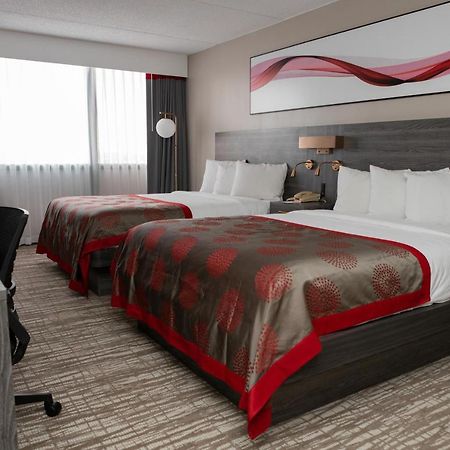 Hotel Ramada By Wyndham Cedar Rapids Exterior foto