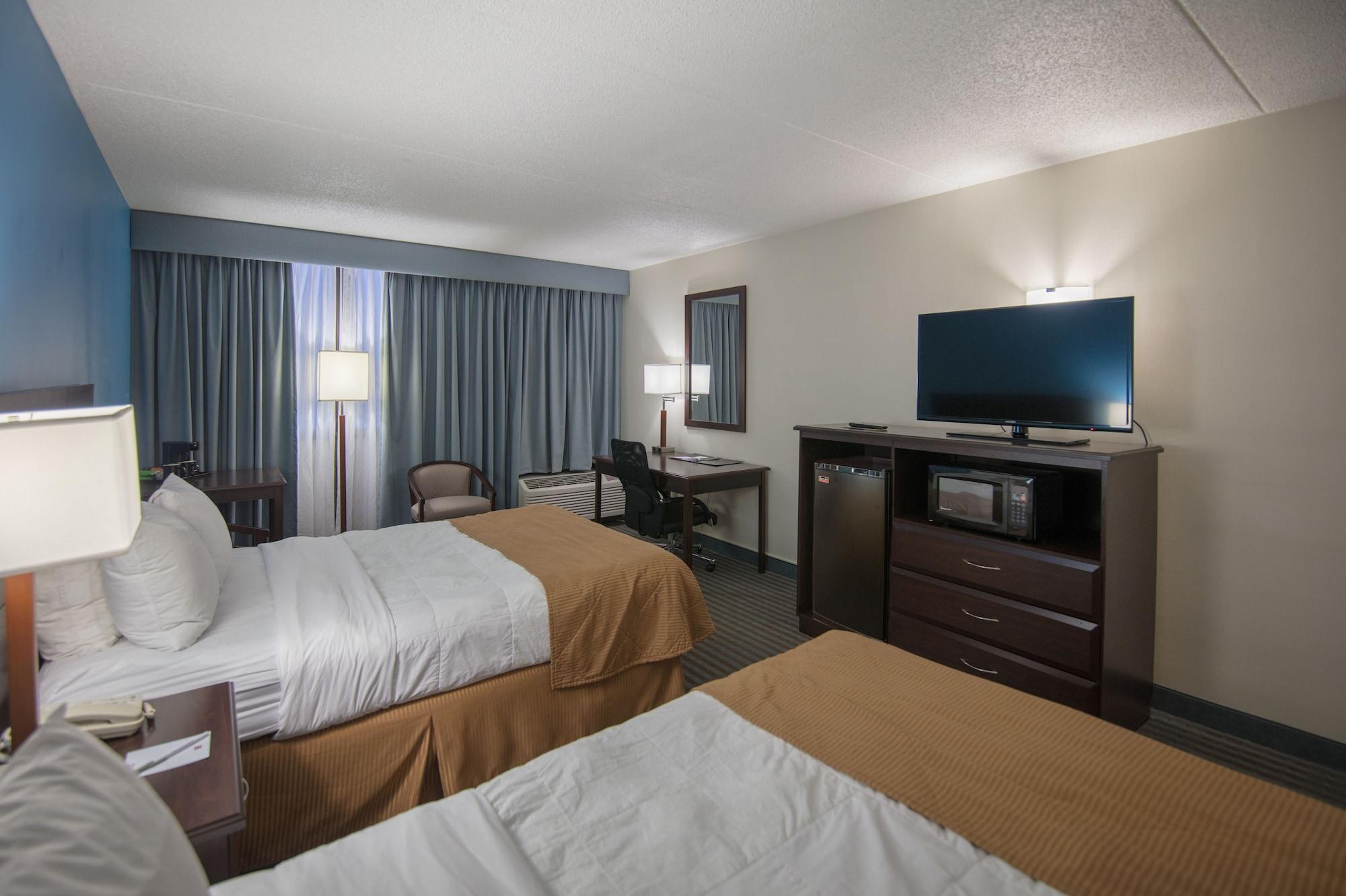 Hotel Ramada By Wyndham Cedar Rapids Exterior foto