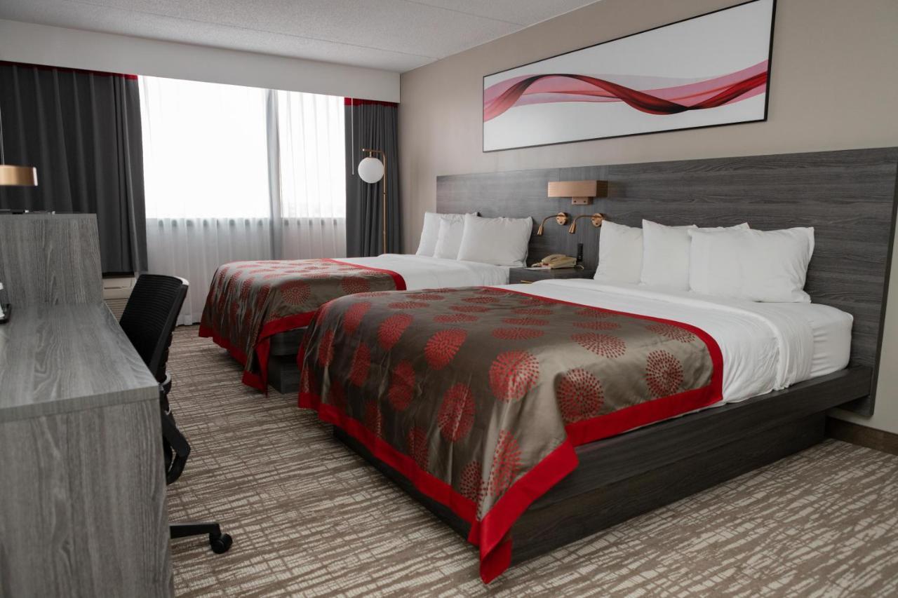 Hotel Ramada By Wyndham Cedar Rapids Exterior foto