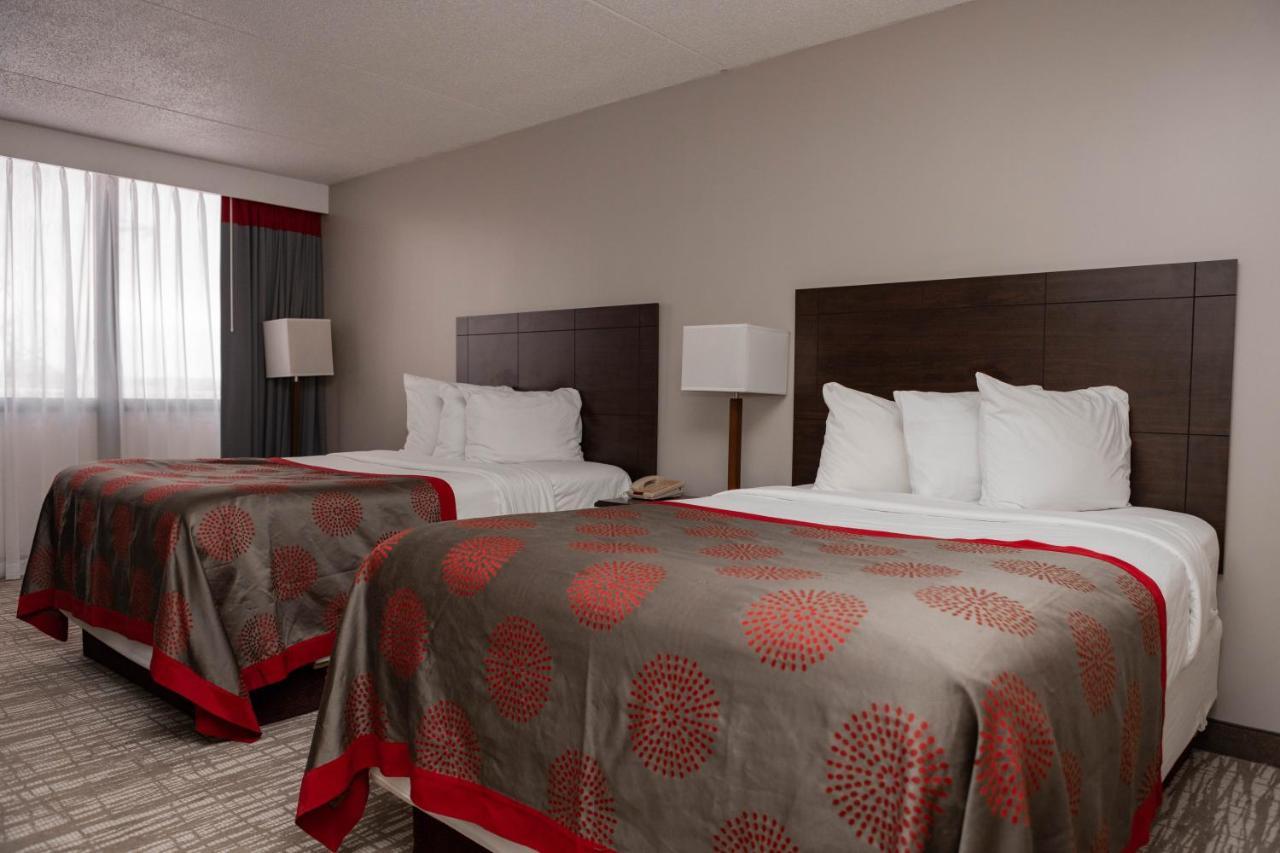 Hotel Ramada By Wyndham Cedar Rapids Exterior foto