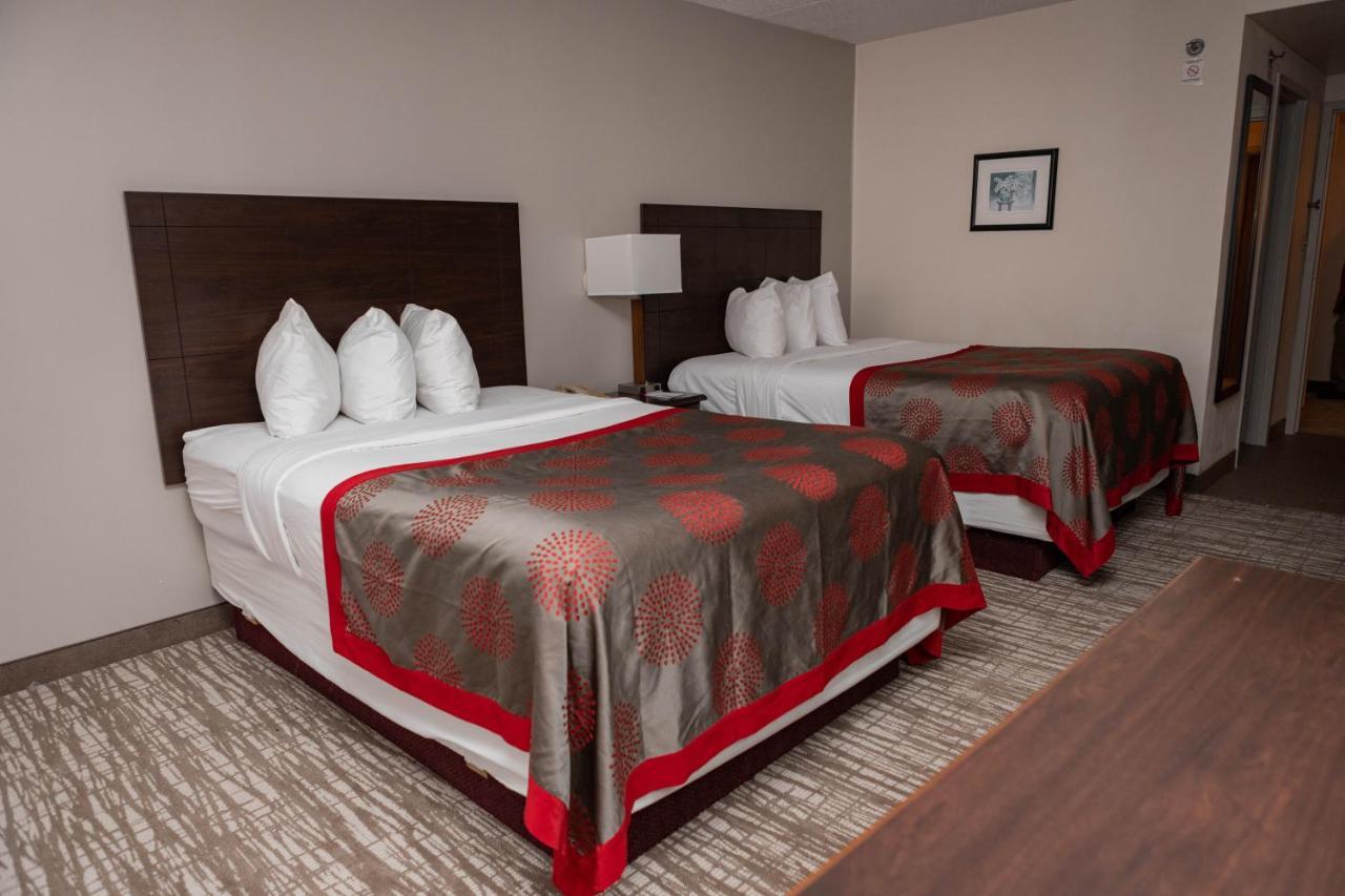 Hotel Ramada By Wyndham Cedar Rapids Exterior foto