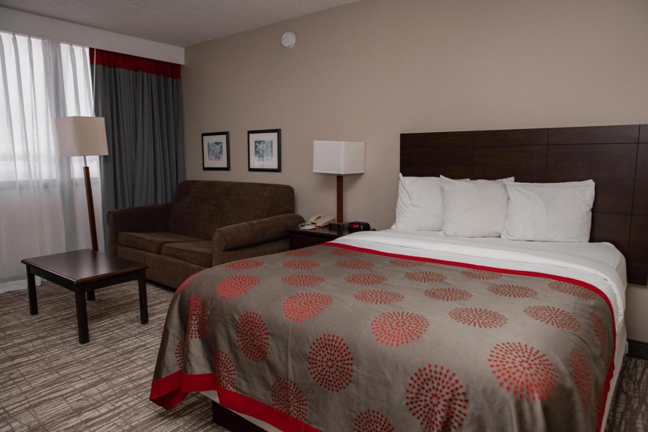 Hotel Ramada By Wyndham Cedar Rapids Exterior foto