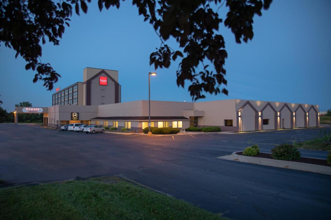 Hotel Ramada By Wyndham Cedar Rapids Exterior foto
